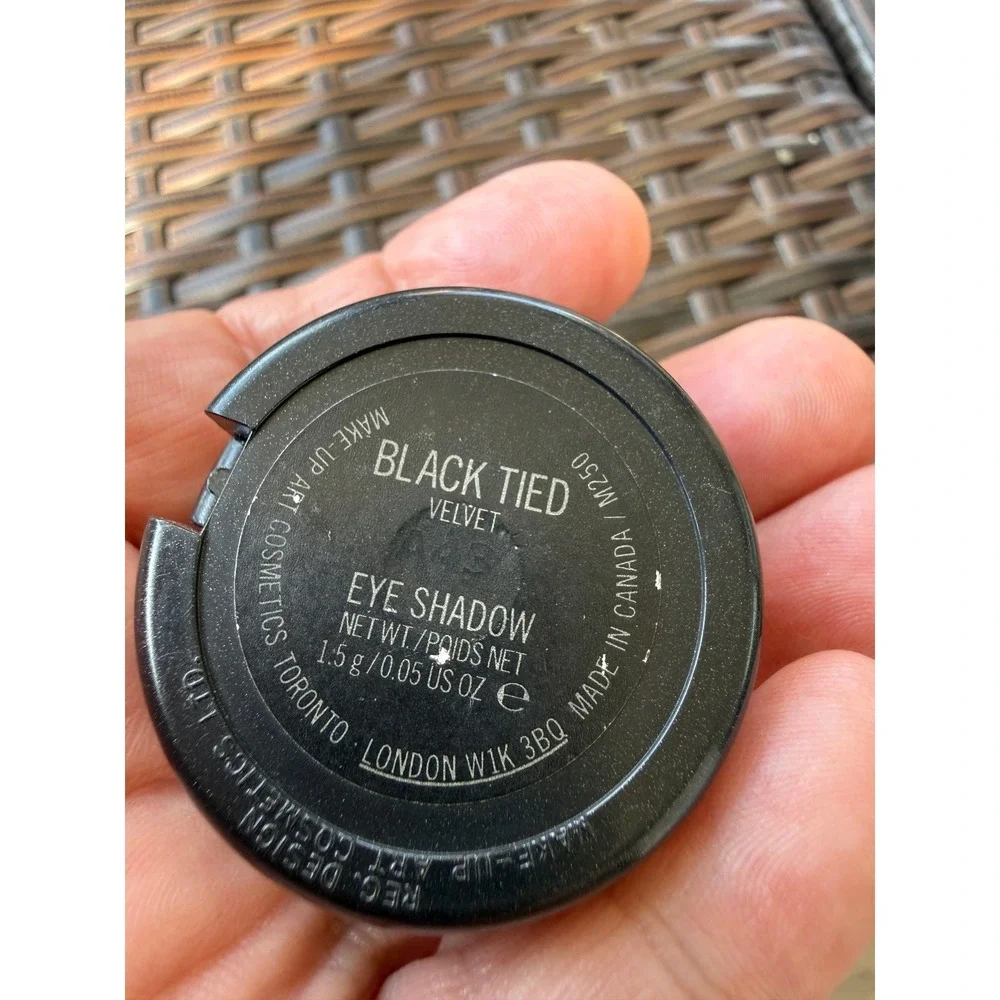 MAC Cosmetics Black Tied Velvet Eye‎ Shadow Single 1.5g Black Silver Sparkle A43